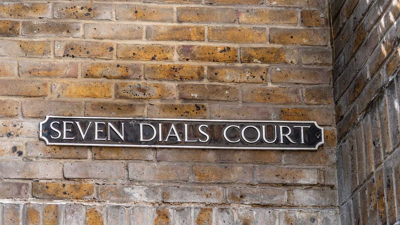 LED vs Non-LED Signs – Choosing the Right Option for Your Space